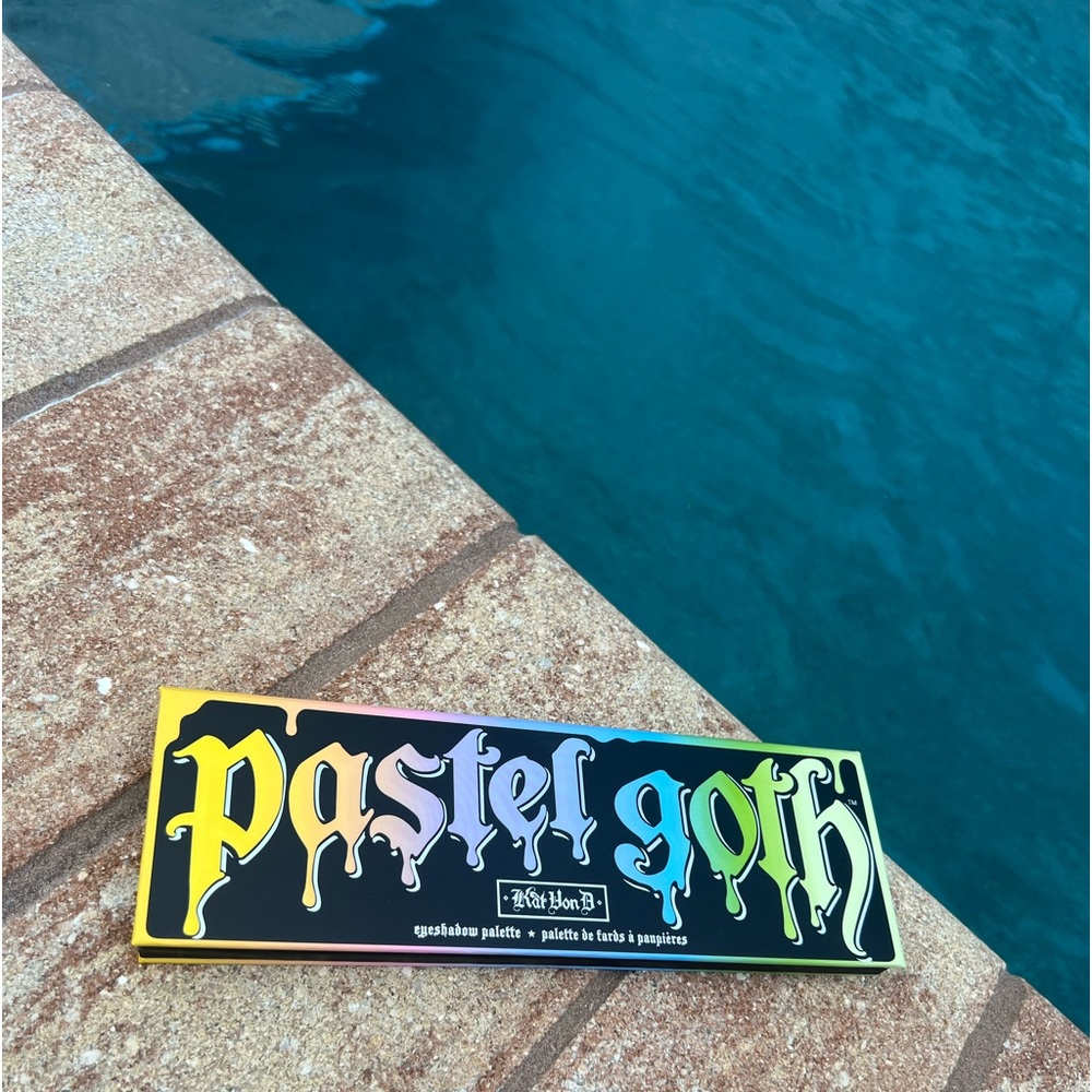 Kat Von D ‘Pastel Goth’ Eyeshadow Palette